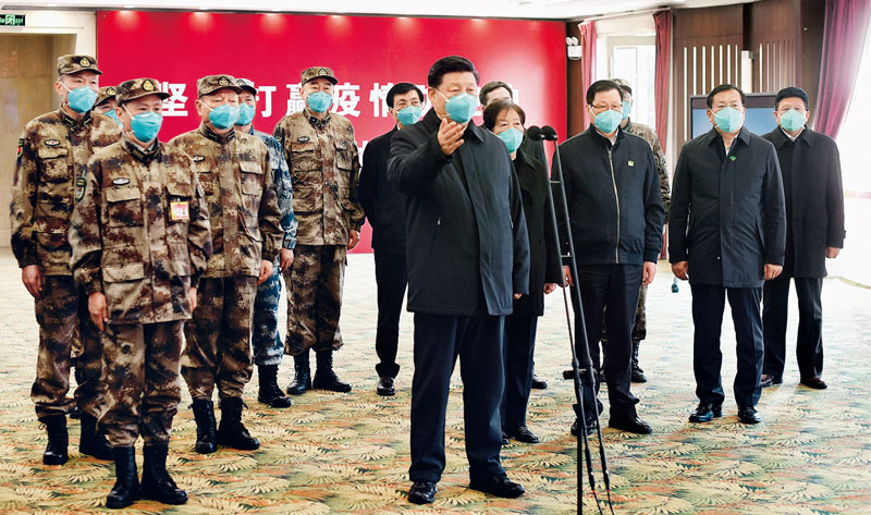 2020年3月10日，中共中央总书记、国家主席、中央军委主席习近平专门赴湖北省武汉市考察新冠肺炎疫情防控工作。这是习近平在火神山医院指挥中心视频连线感染科病房，与病房内患者和医务人员亲切交流。 